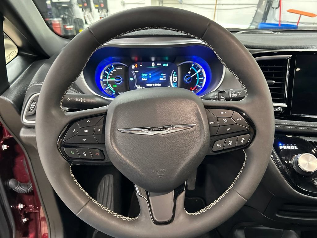 Used 2022 Chrysler Pacifica Touring-L w/ S Appearance Package FWD image 16