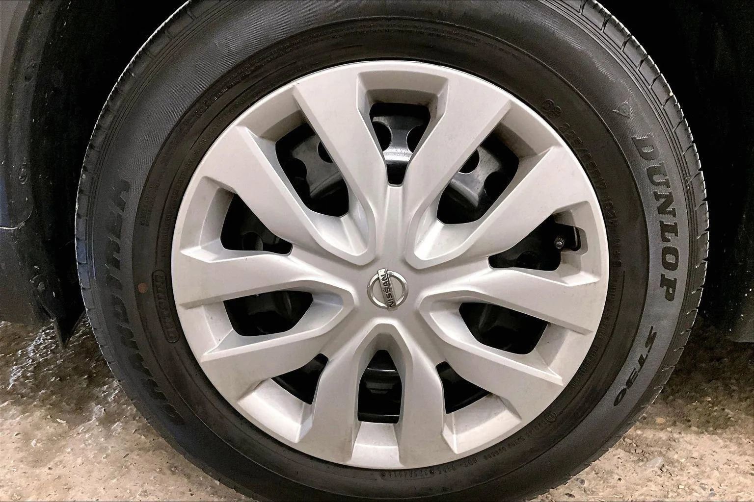 Used 2017 Nissan Rogue S image 8