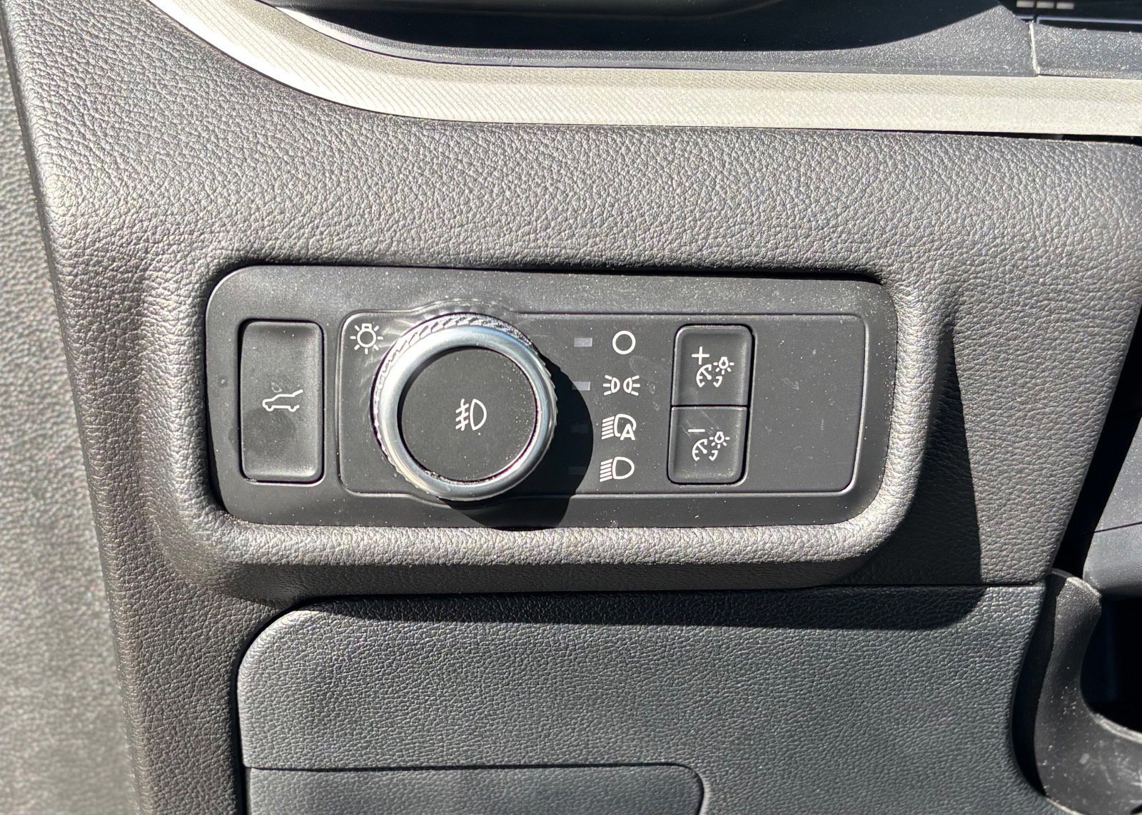 Certified 2022 Ford Explorer XLT w/ Equipment Group 202A image 34