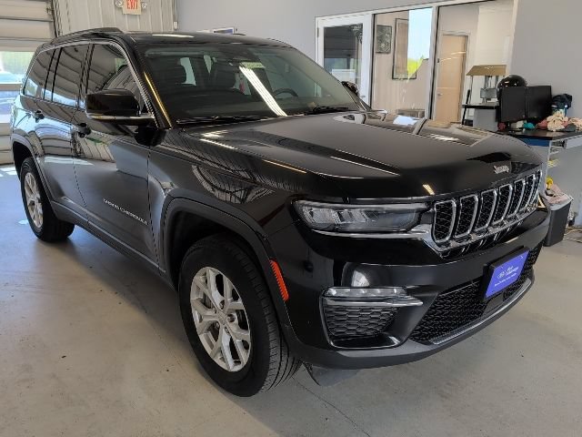 Used 2023 Jeep Grand Cherokee Limited AWD/4WD image 7