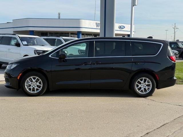 Used 2023 Chrysler Voyager LX FWD image 2