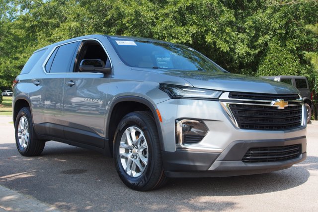 Used 2023 Chevrolet Traverse LS FWD image 1