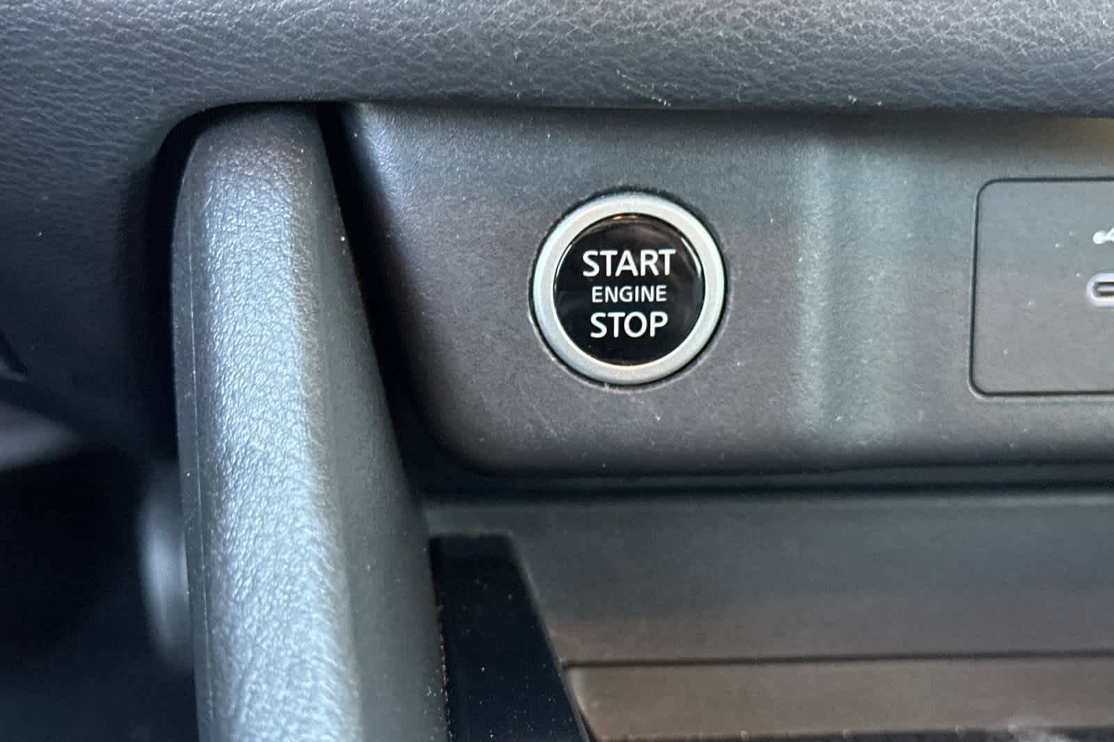 Used 2021 Nissan Rogue SV FWD image 23