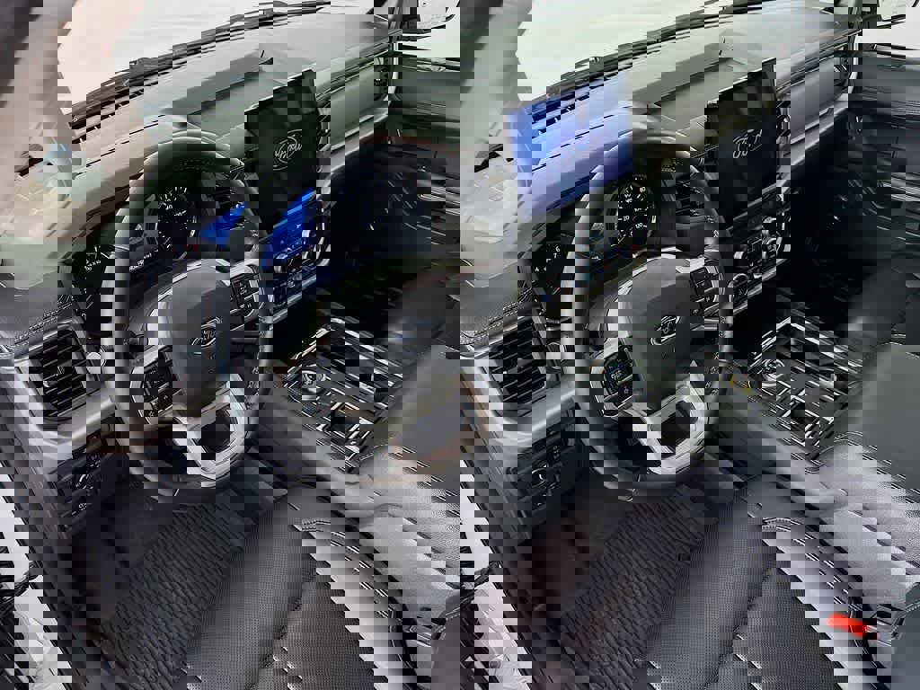 Certified 2024 Ford Expedition XLT image 2