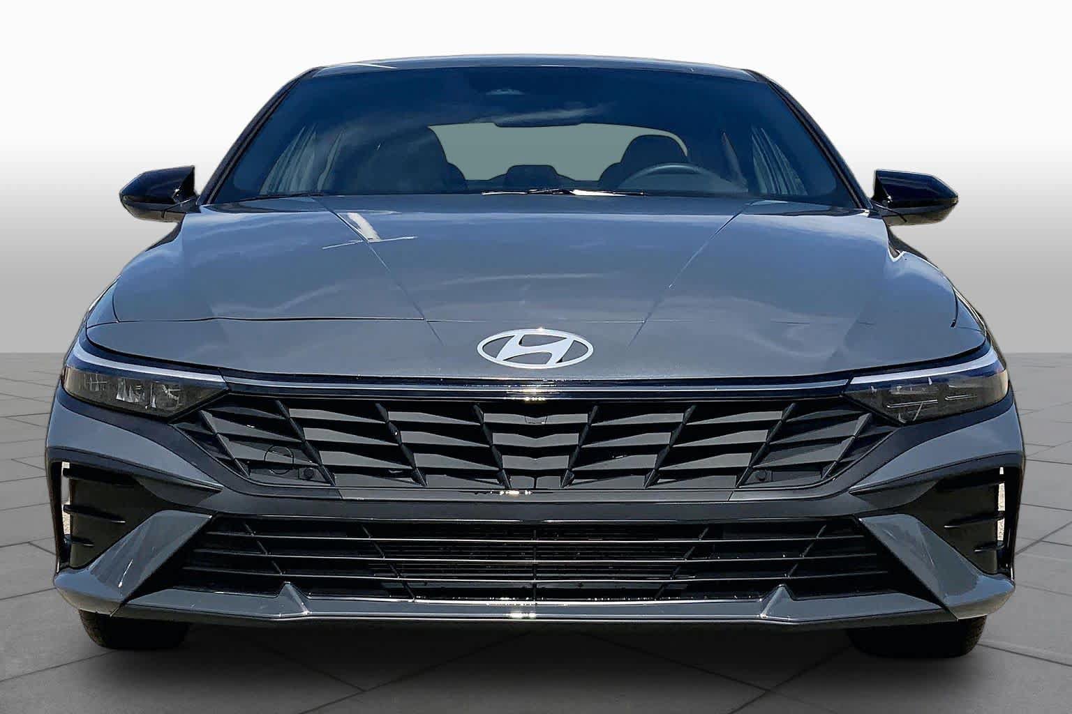 Used 2026 Hyundai Elantra Sport FWD image 4