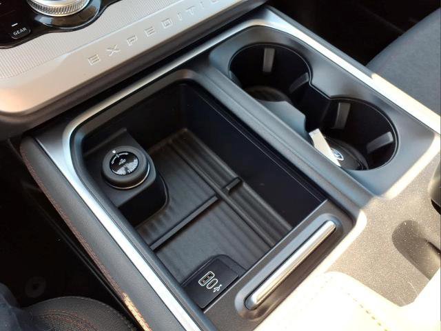 Certified 2025 Ford Expedition Active image 26