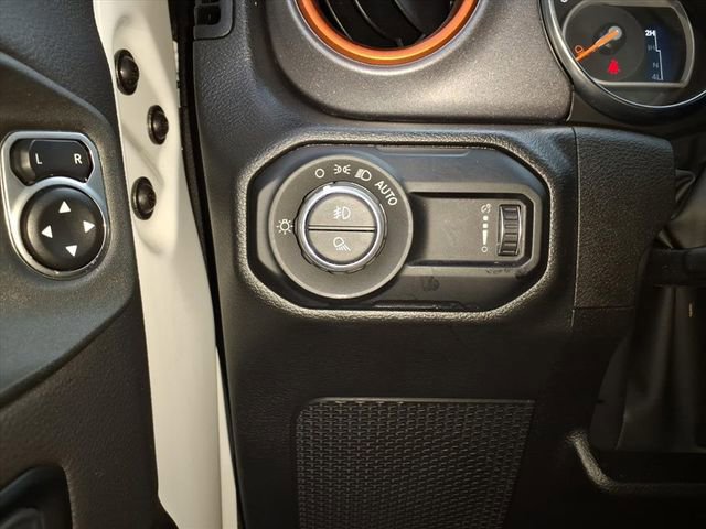 Used 2023 Jeep Gladiator Mojave w/ Cold Weather Group image 30