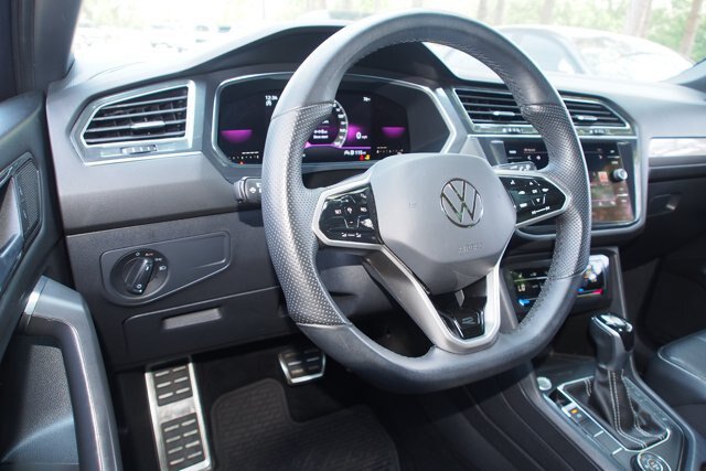 Used 2022 Volkswagen Tiguan SE R-Line AWD/4WD image 19