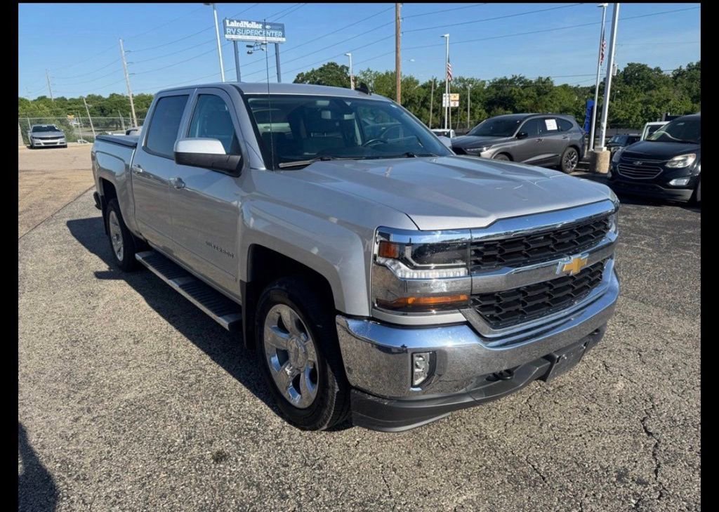 Used 2018 Chevrolet Silverado 1500 LT w/ LT Eassist Package AWD/4WD image 12