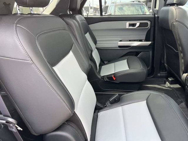 Certified 2024 Ford Explorer XLT w/ Equipment Group 202A AWD/4WD image 31