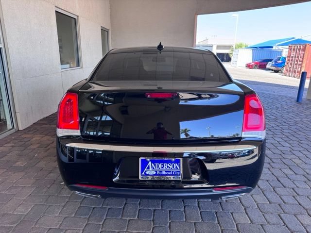 Used 2018 Chrysler 300 Touring RWD image 4