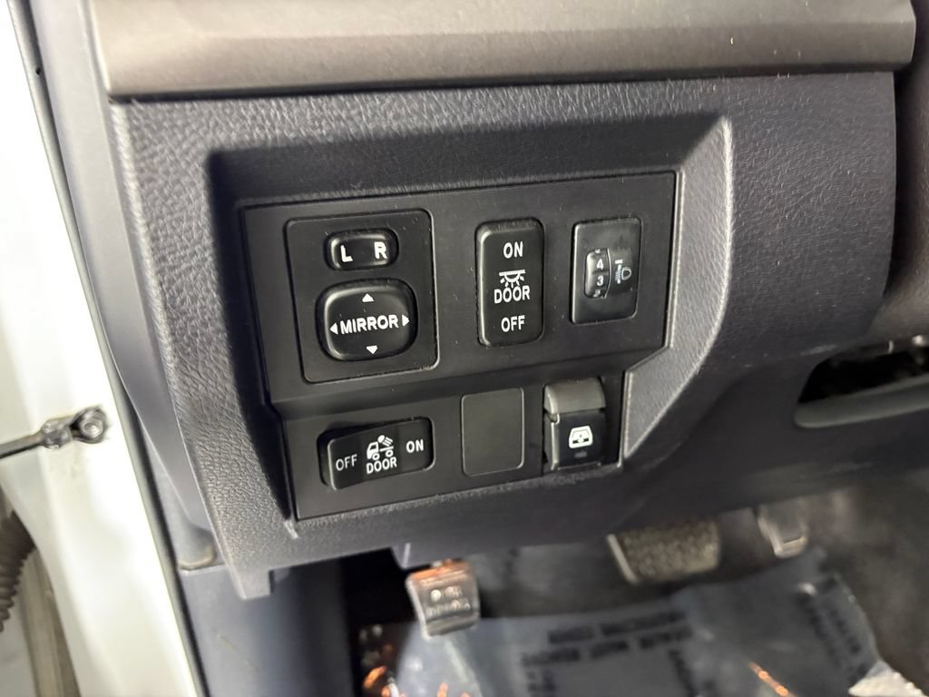 Used 2017 Toyota Tundra SR5 AWD/4WD image 14