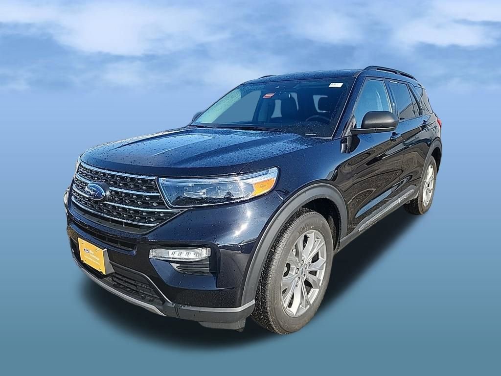 Certified 2023 Ford Explorer XLT w/ Equipment Group 202A AWD/4WD image 3