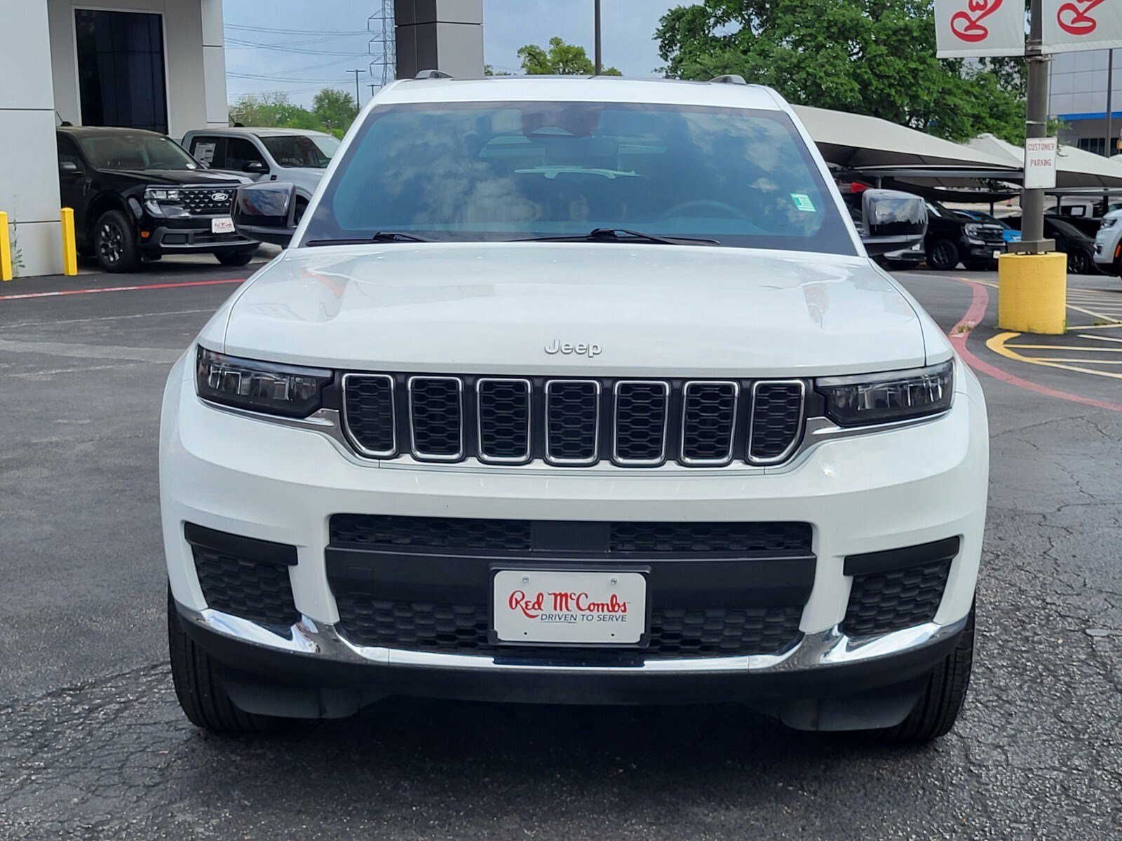 Used 2025 Jeep Grand Cherokee L Laredo image 8