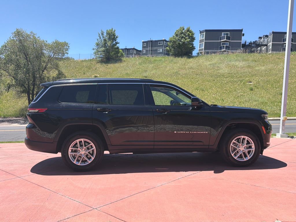 Used 2023 Jeep Grand Cherokee L Laredo AWD/4WD image 9