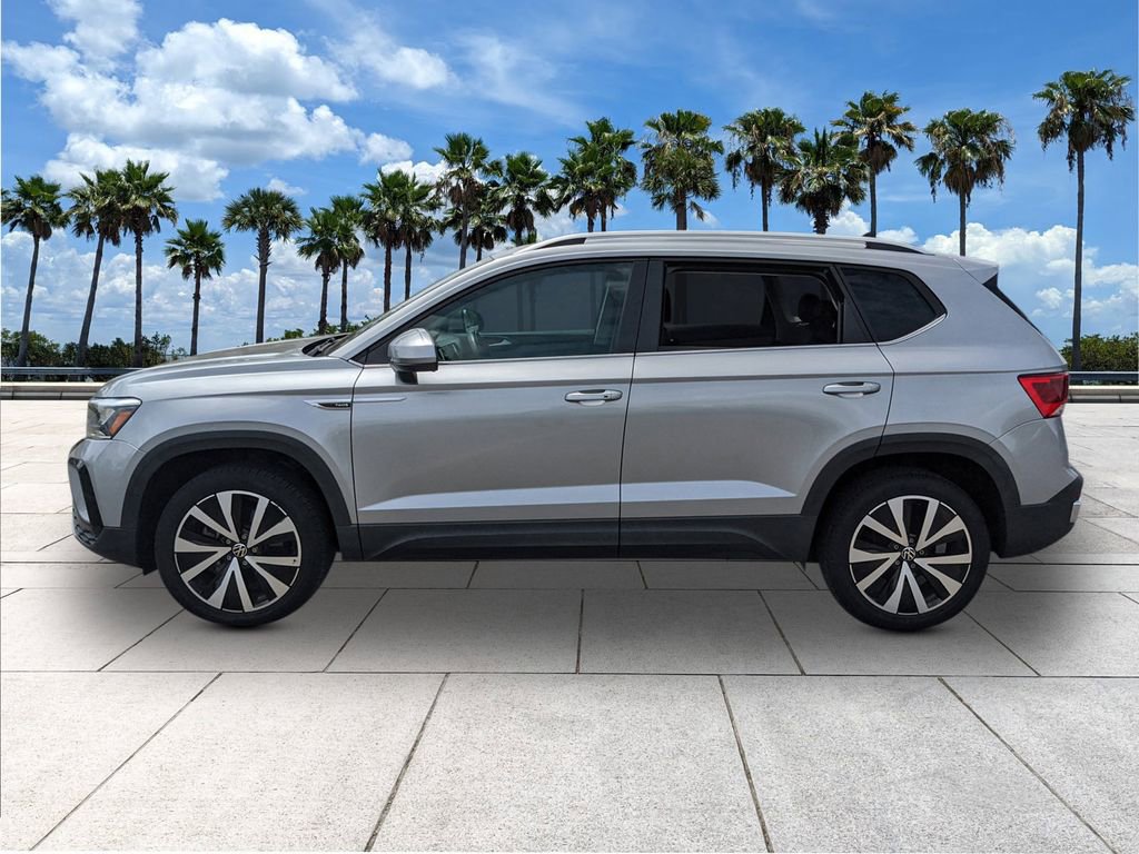 Used 2022 Volkswagen Taos SE image 4