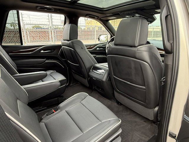 Used 2024 Cadillac Escalade Premium Luxury image 26