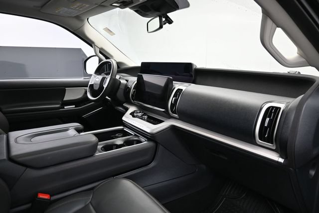 Certified 2025 Ford Expedition Active AWD/4WD image 34