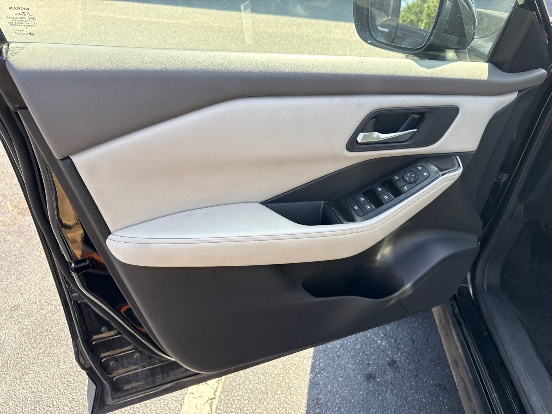 Used 2025 Nissan Rogue SV FWD image 15
