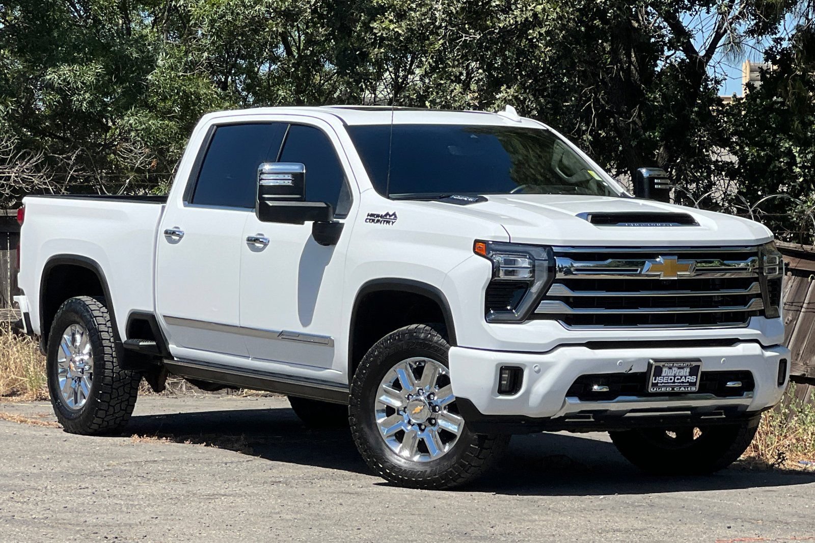Used 2024 Chevrolet Silverado 3500 High Country w/ Technology Package AWD/4WD image 2