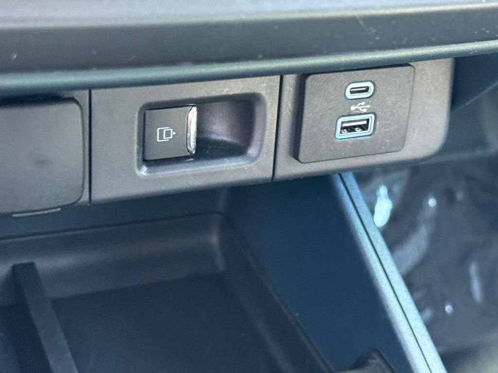 Certified 2023 Ford Maverick Lariat w/ Lariat Luxury Package AWD/4WD image 28