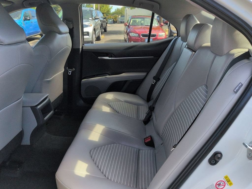 Used 2018 Toyota Camry SE FWD image 24