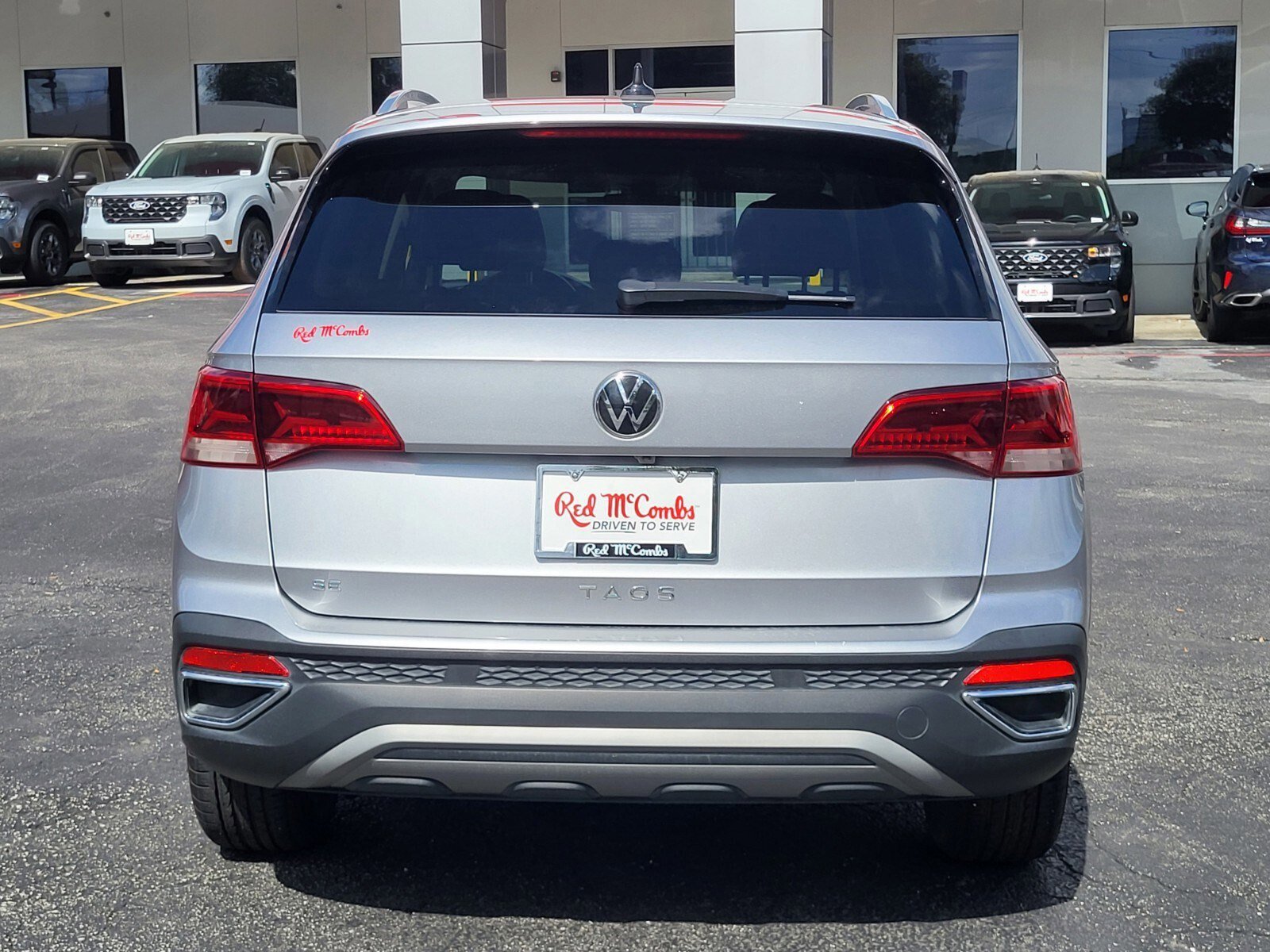 Used 2024 Volkswagen Taos SE FWD image 4