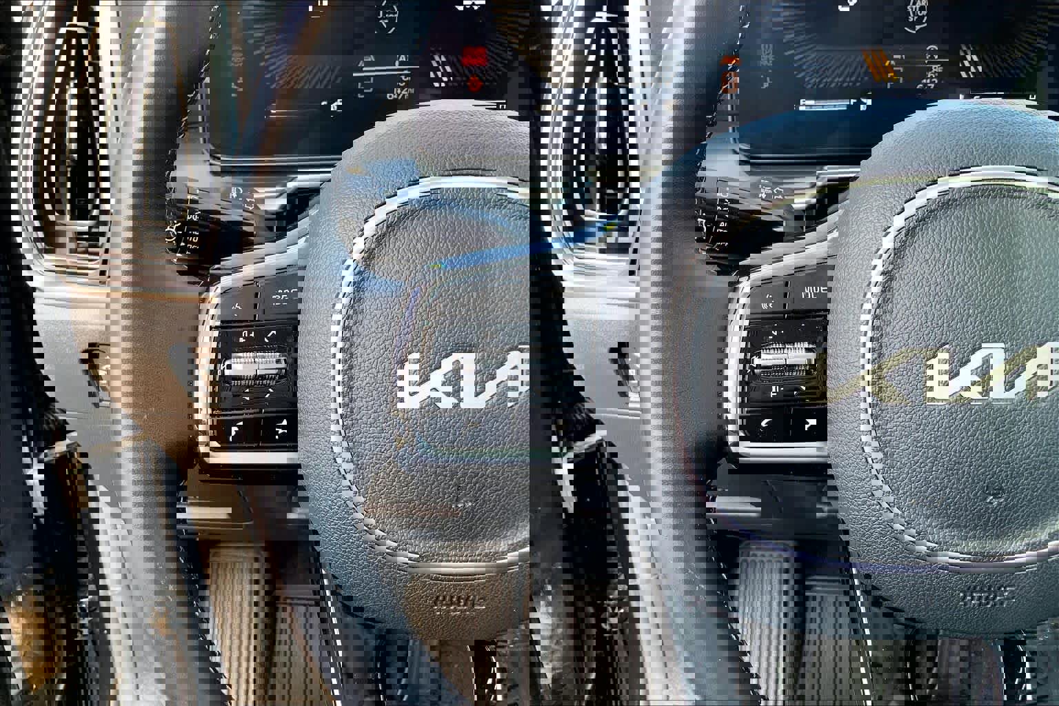 Used 2025 Kia Sorento S w/ Panoramic Sunroof Package image 24