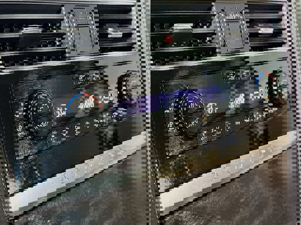 Used 2022 Nissan Armada Platinum image 21