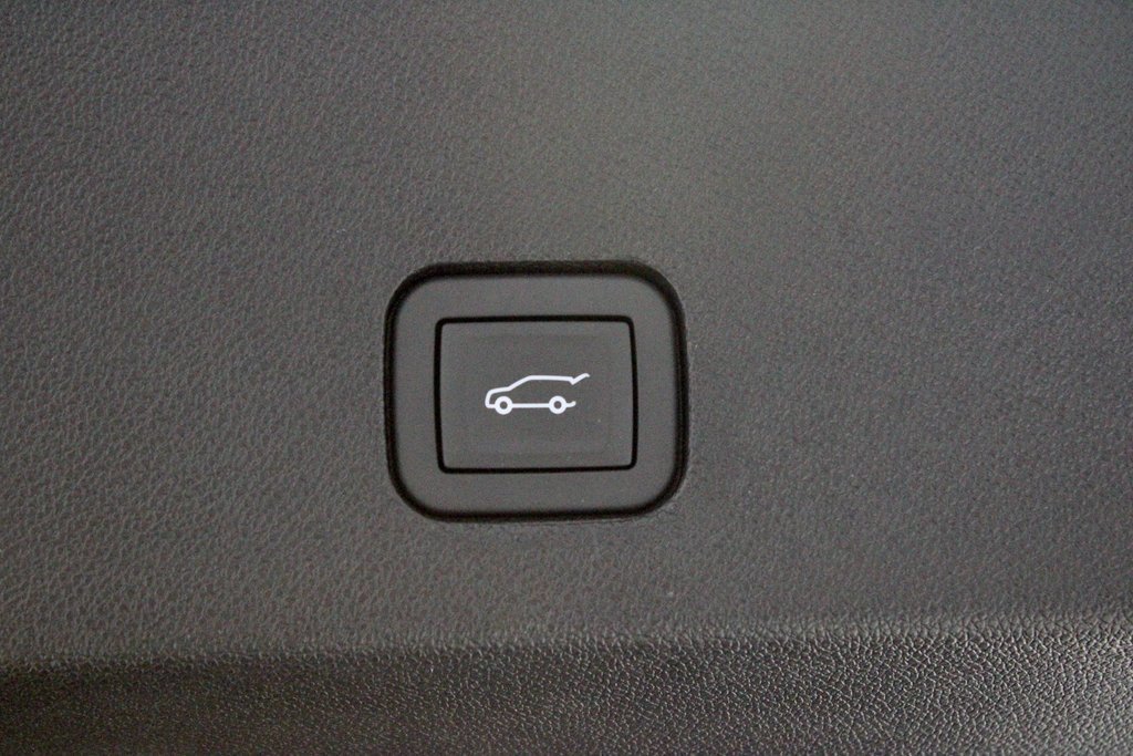 Used 2025 Cadillac XT6 Premium Luxury image 17