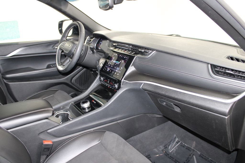 Used 2024 Jeep Grand Cherokee Altitude AWD/4WD image 29