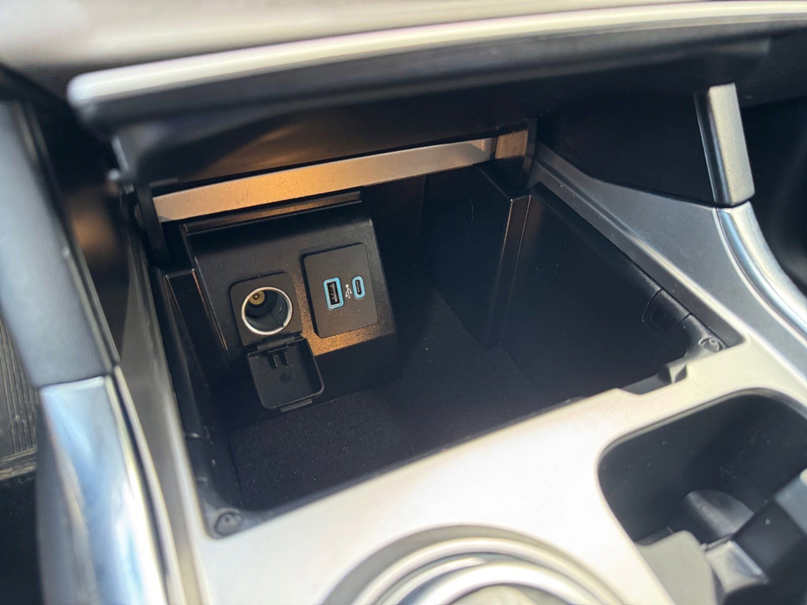 Certified 2023 Ford Explorer XLT w/ Equipment Group 202A image 22