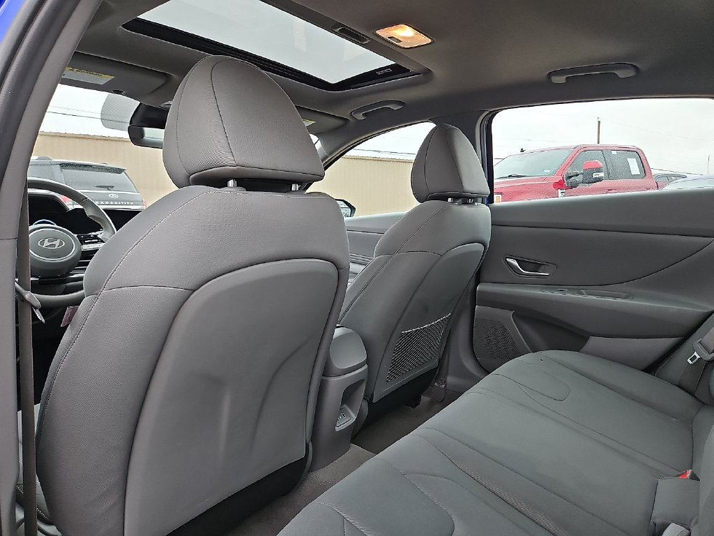 Used 2025 Hyundai Elantra SEL FWD image 16