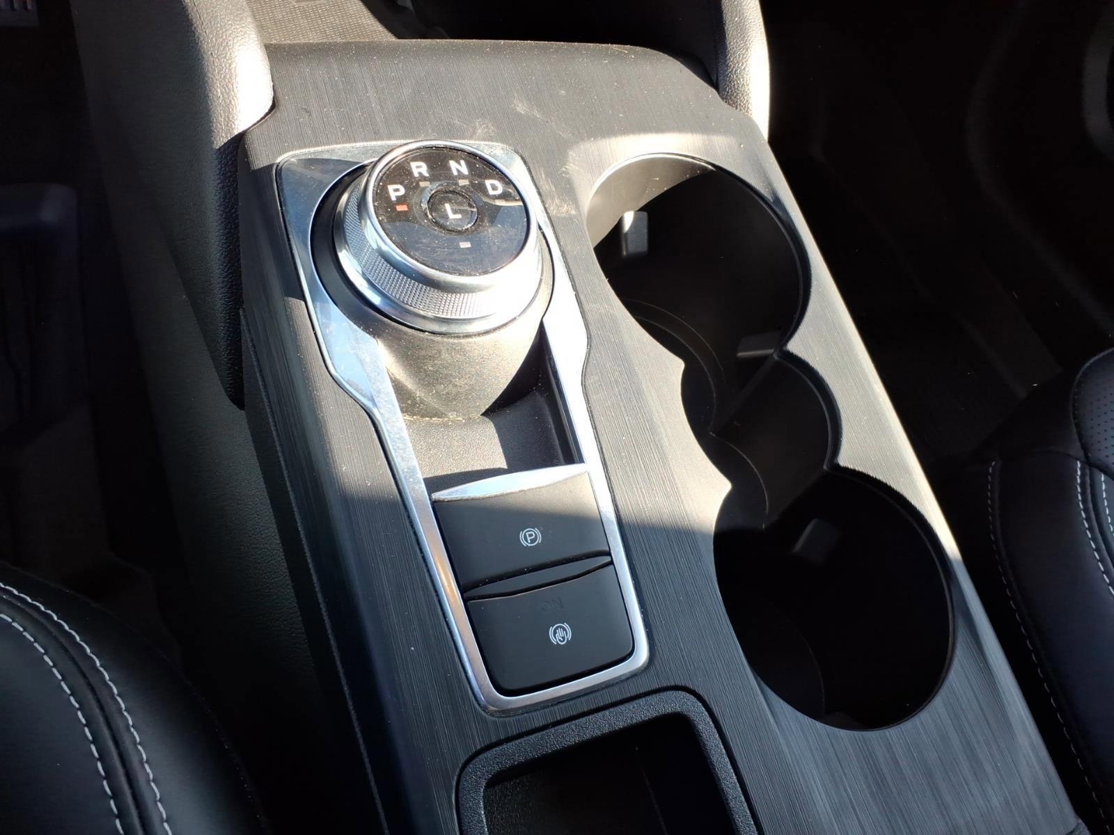 Certified 2025 Ford Escape Platinum w/ Class II Trailer Tow Package image 21