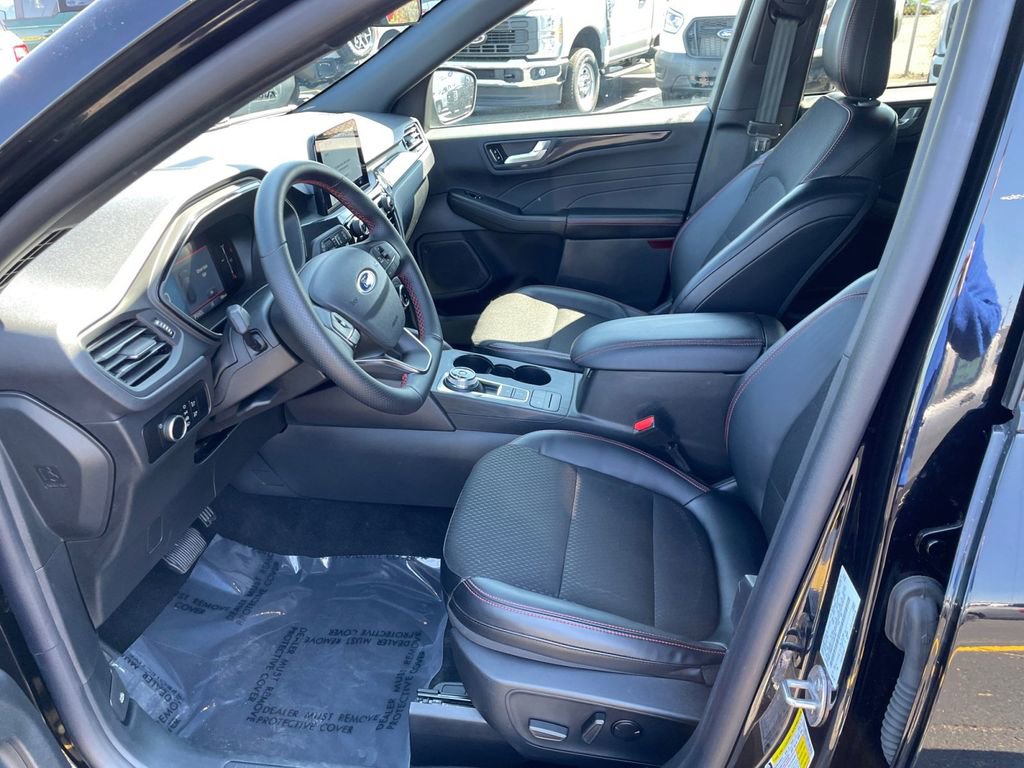 Certified 2025 Ford Escape ST-Line image 9