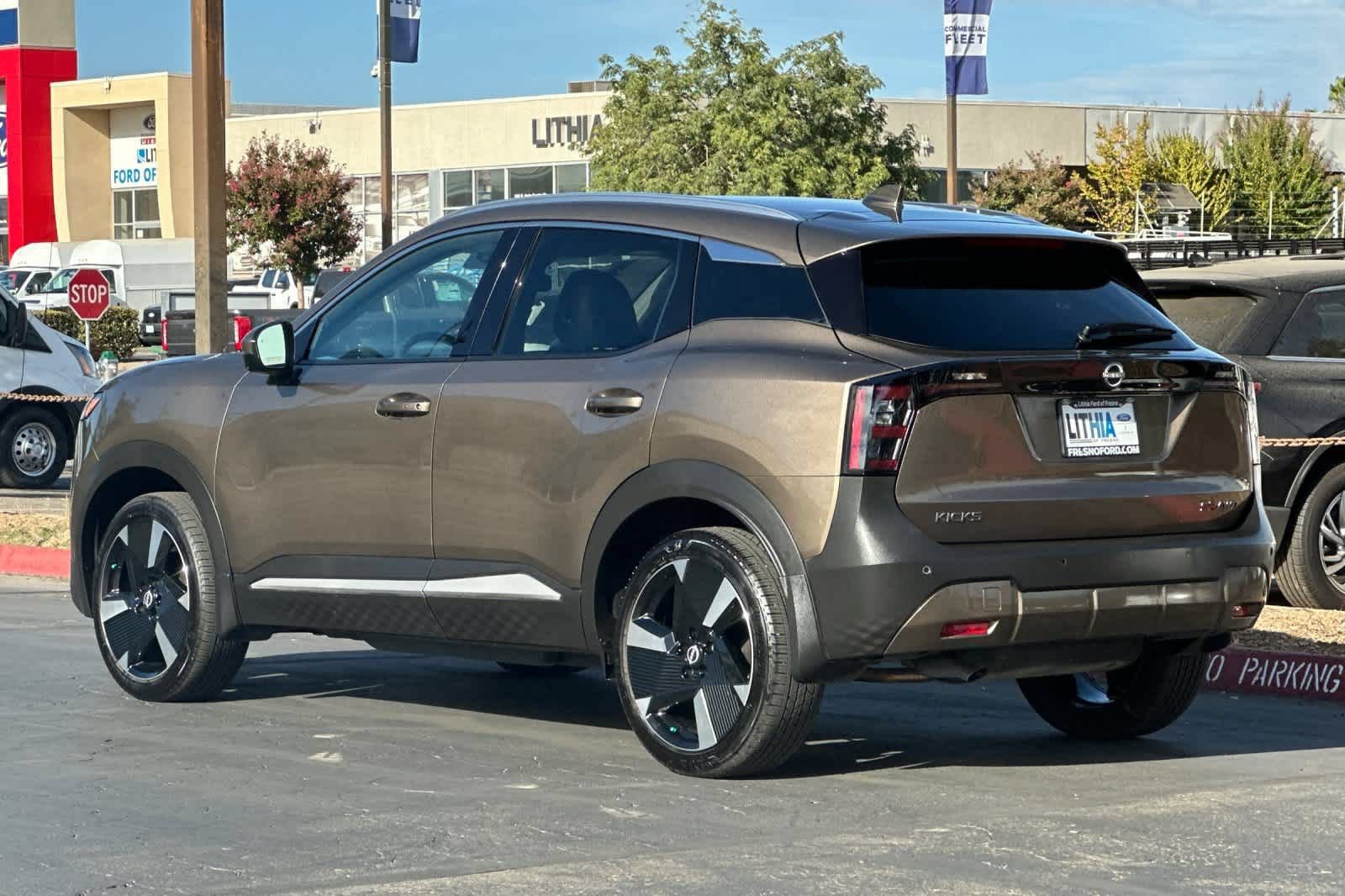 Used 2025 Nissan Kicks SR w/ SR Premium Package AWD/4WD image 7