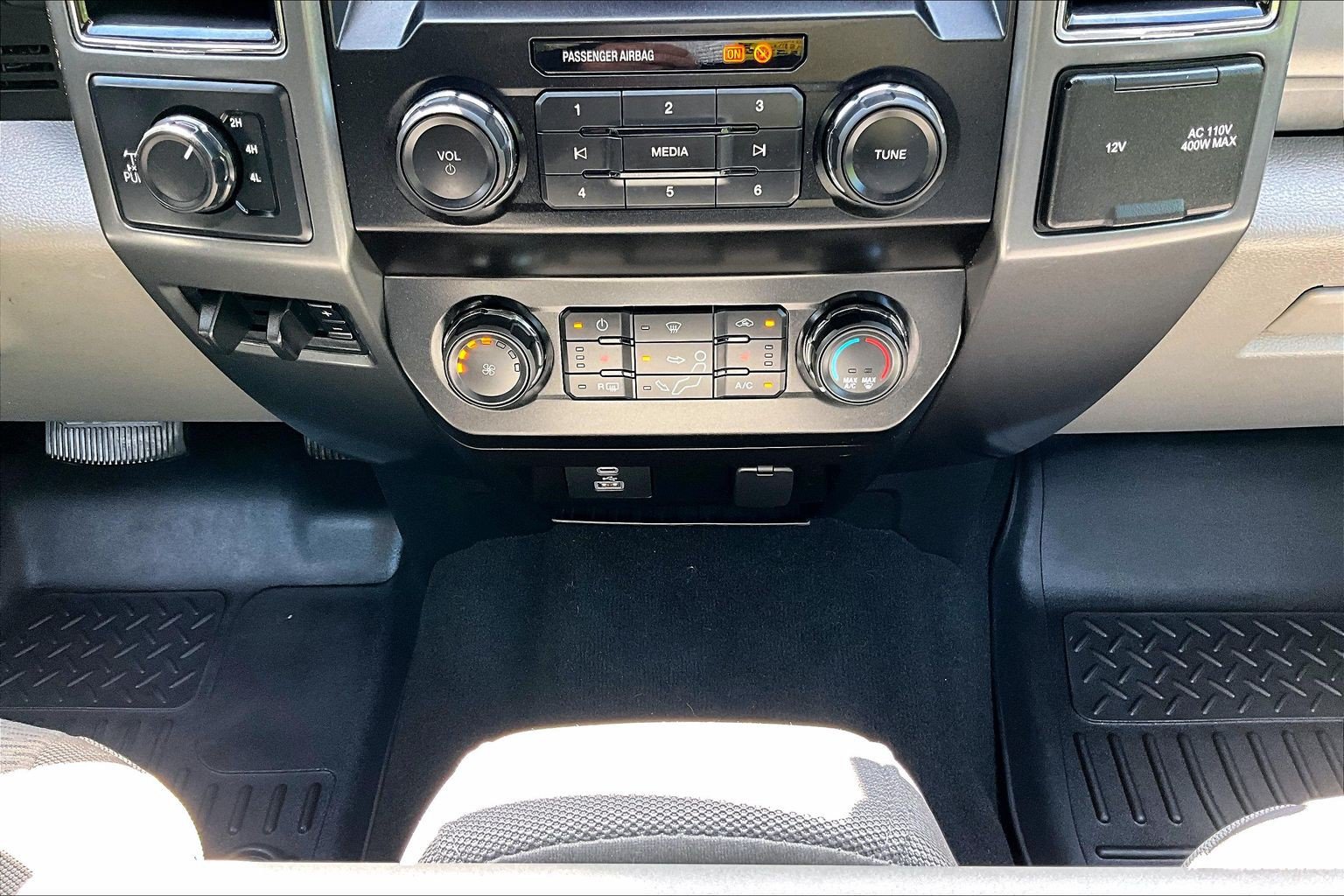 Certified 2020 Ford F350 XLT w/ XLT Premium Package AWD/4WD image 24