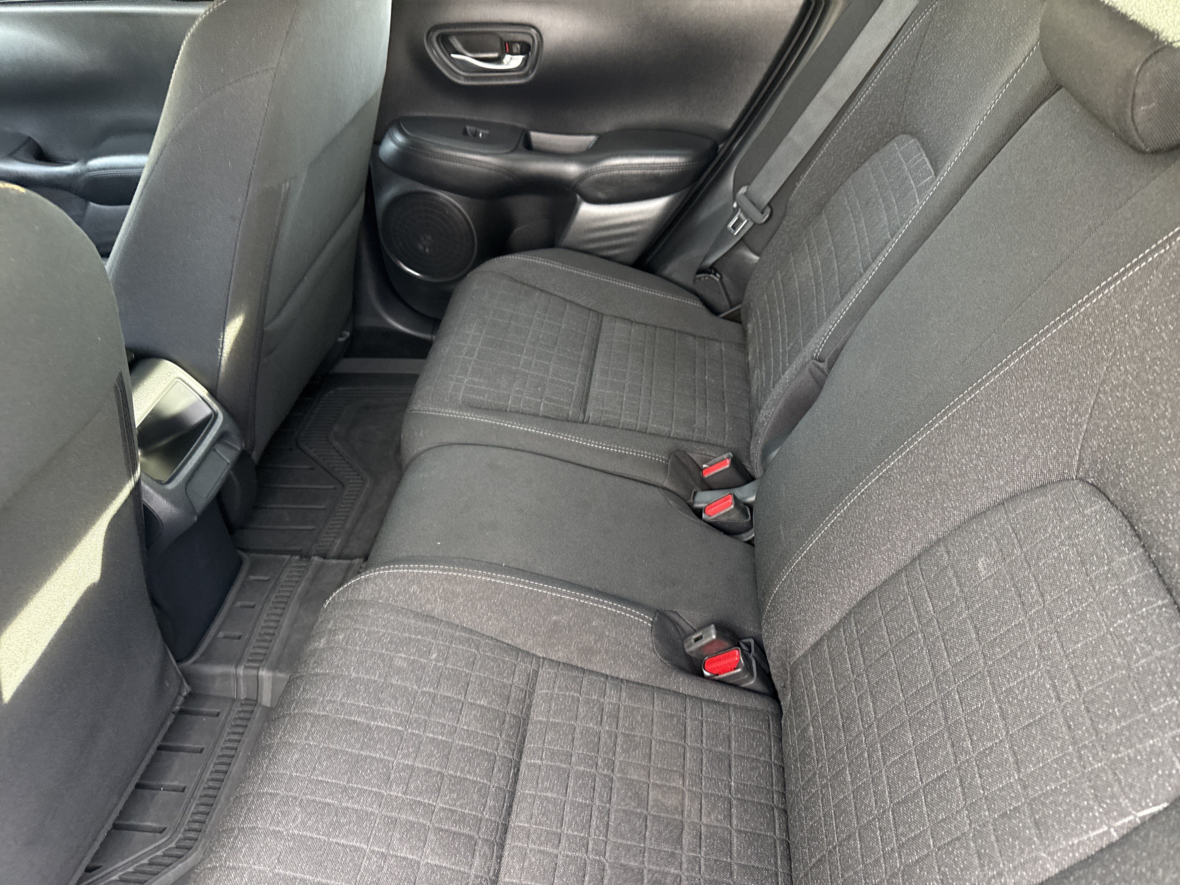 Used 2025 Honda HR-V LX image 12