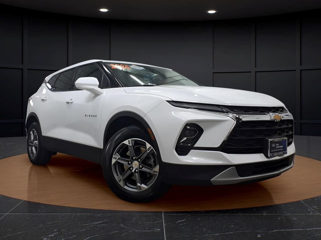Used 2025 Chevrolet Blazer LT AWD/4WD image 1