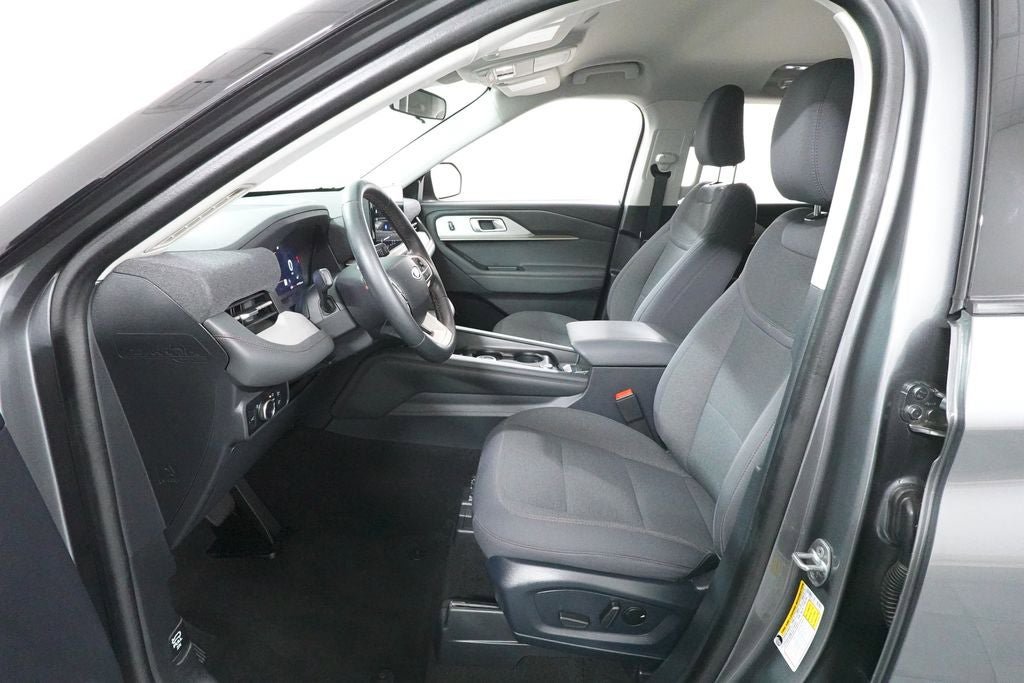 Certified 2025 Ford Explorer Active AWD/4WD image 26