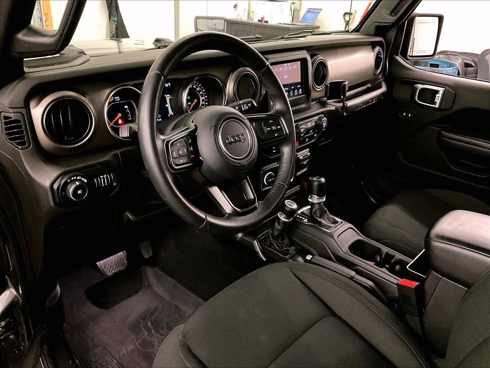 Used 2018 Jeep Wrangler Sport AWD/4WD image 12