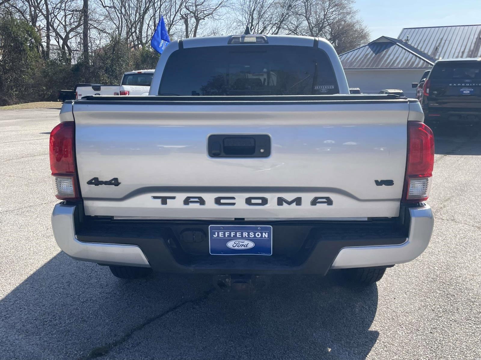 Used 2023 Toyota Tacoma SR5 w/ Technology Package image 4