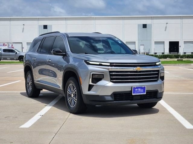 Used 2026 Chevrolet Traverse LT FWD image 3