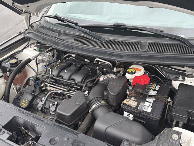 Certified 2018 Ford Explorer XLT w/ Equipment Group 202A AWD/4WD image 13