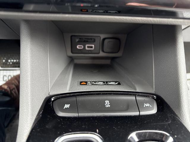 Used 2022 Chevrolet Bolt EUV Premier w/ Launch Edition image 17