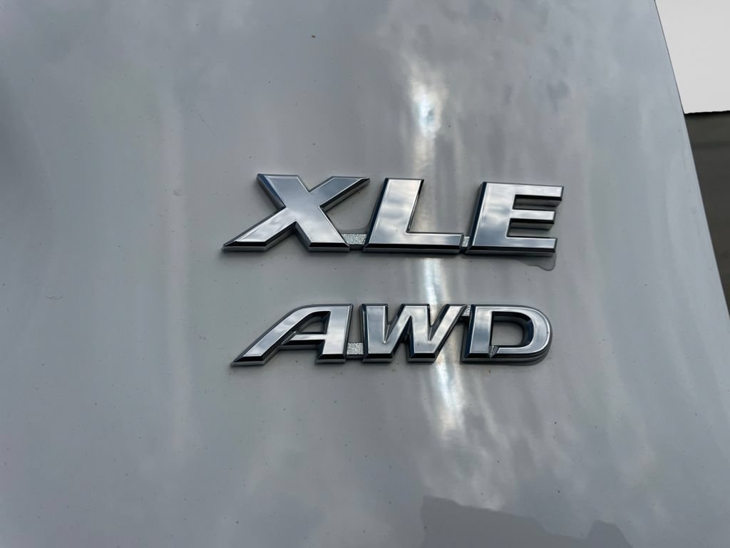 Used 2019 Toyota RAV4 XLE Premium w/ Cold Weather Package AWD/4WD image 18