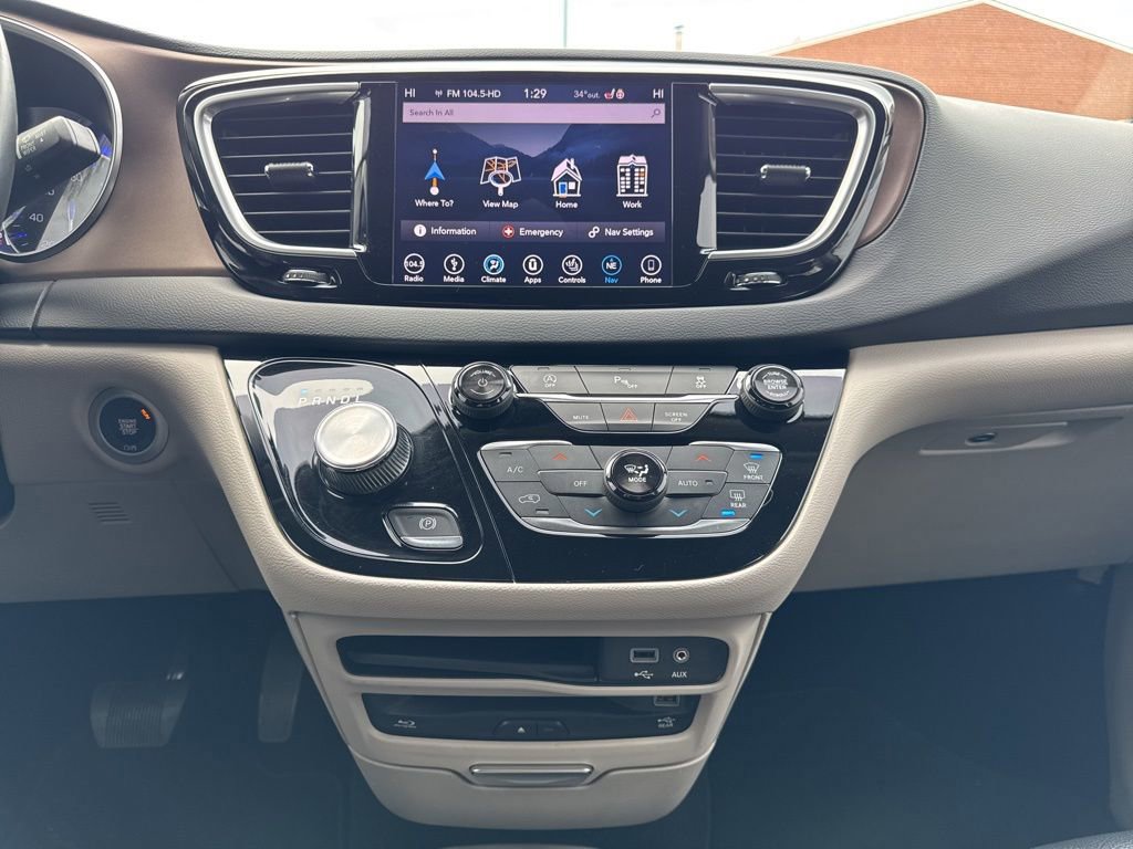 Used 2019 Chrysler Pacifica Touring-L Plus w/ Tire & Wheel Group image 24