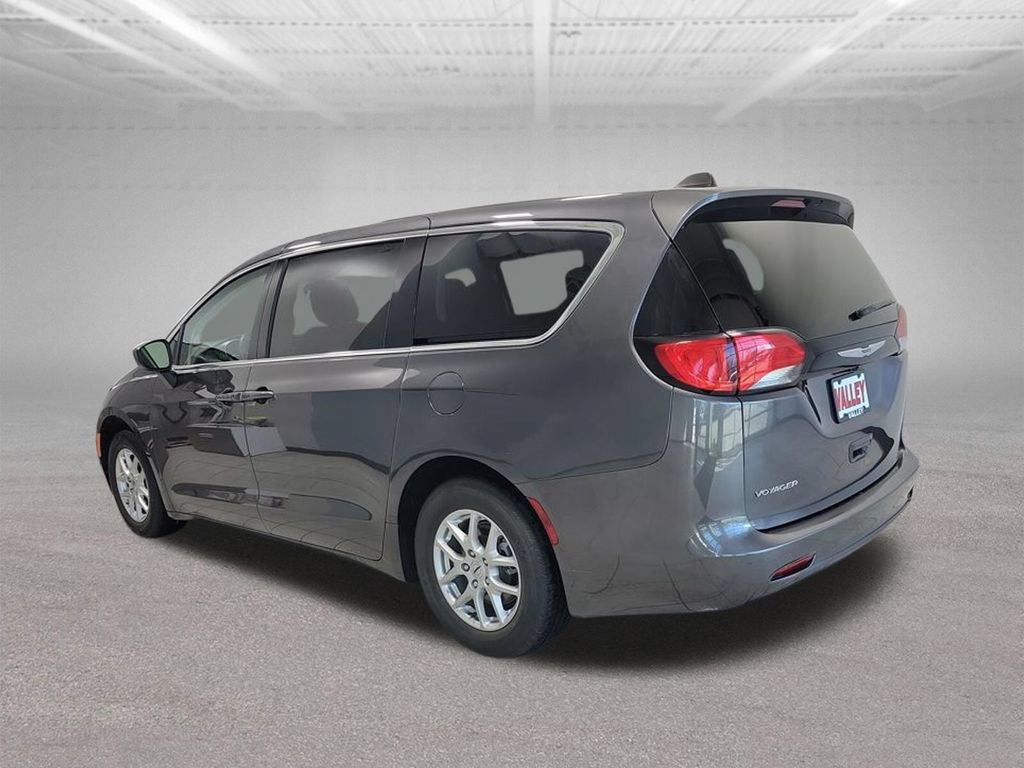 Used 2023 Chrysler Voyager LX FWD image 13