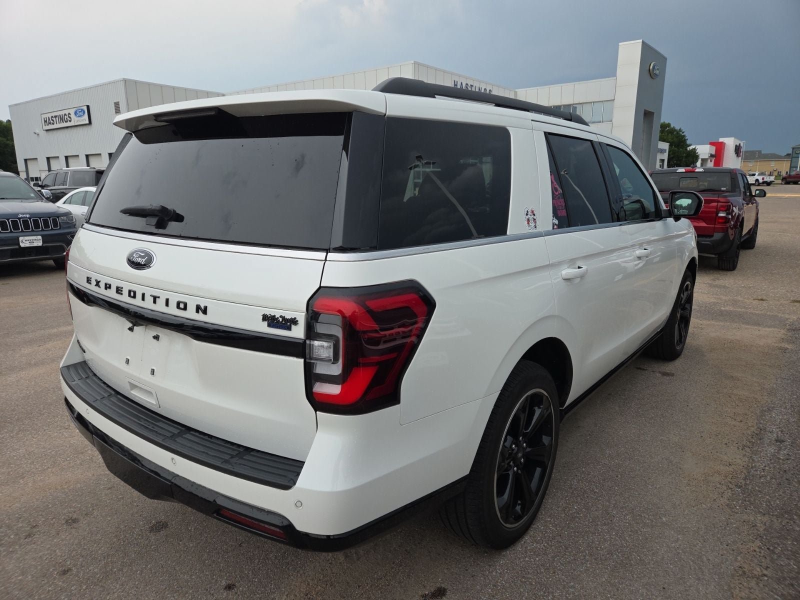 Certified 2024 Ford Expedition Limited AWD/4WD image 6