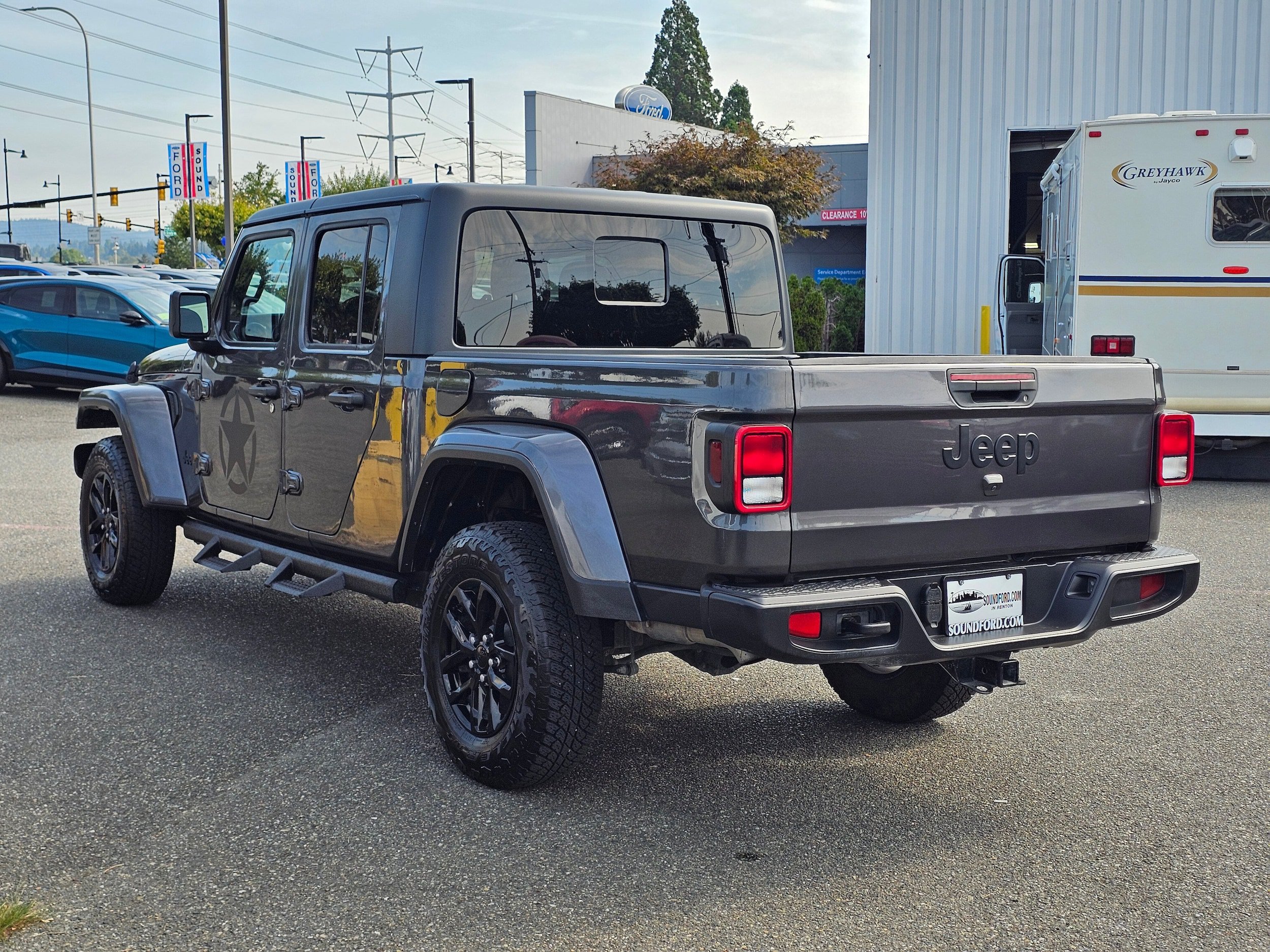 Used 2023 Jeep Gladiator Sport AWD/4WD image 7